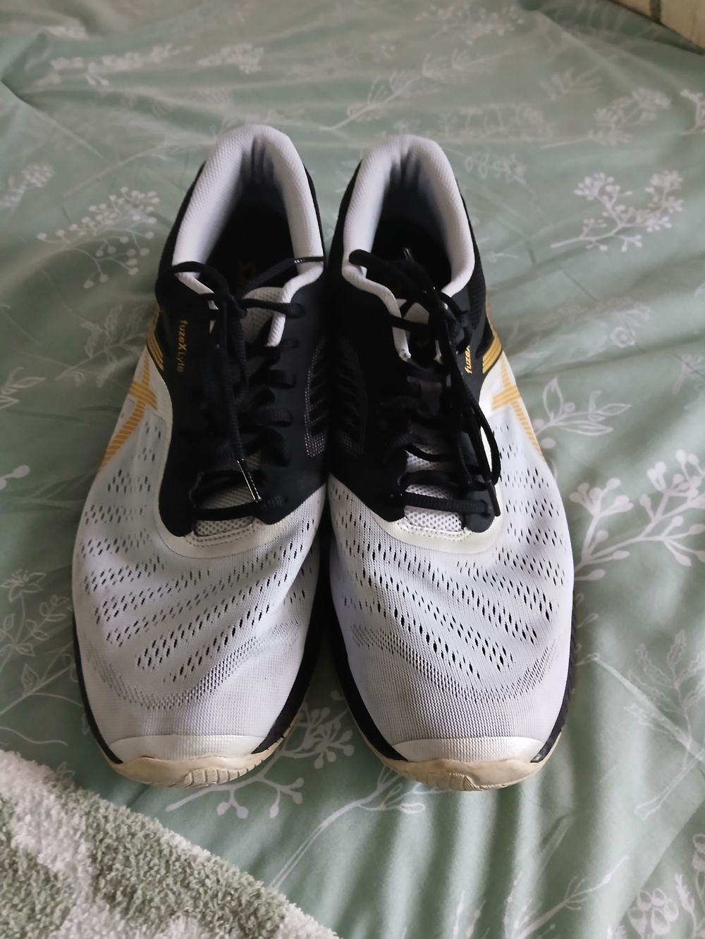 Asics White, Black & Gold Men's Running Shoes